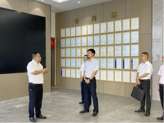自贡市委常委、统战部部长吴进学一行 莅临沃轮电气考察调研