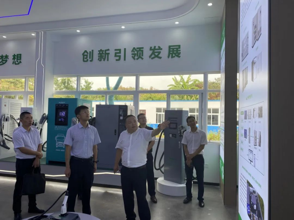 自贡市委常委、统战部部长吴进学一行 莅临沃轮电气考察调研